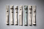 Zahnb�rsten, Gips lackiert, 2010